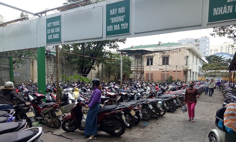 Khách hàng khó chịu với tình trạng bãi đỗ xe ở Việt Nam hiện nay