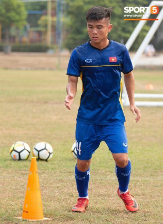 U19 Việt Nam ngậm ngùi tập ném bóng thay đá bóng vì mặt sân ở Indonesia quá xấu